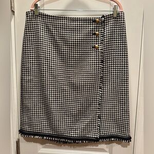 NWOT. Talbots Classic Black and White Houndstooth Skirt